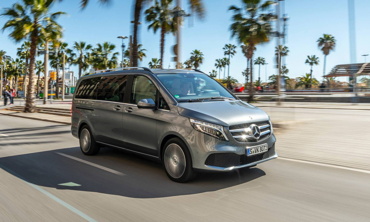 Các bác tư vấn giúp em bản Base giữa Hyundai Custin và Toyota Innova Cross Các bác tư vấn giúp em bản Base giữa Hyundai Custin và Toyota Innova Cross
