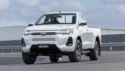 toyota-hilux-revo-bev2.jpg