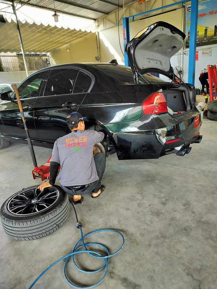 GARAGE TÍN PHÁT. 2/117 Đường Số 8,Bình Hưng Hòa,Bình Tân (Đối diện Aeon Tân Phú).