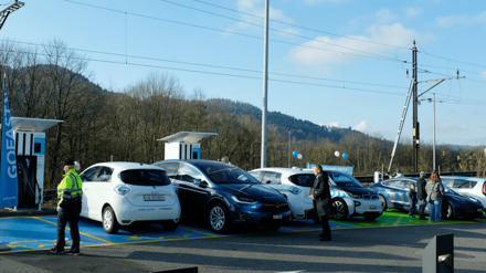 gotthard-fastcharge-gofast-wuerenlos-richtung-zuerich-schweiz-switzerland-ladestation-charging...png