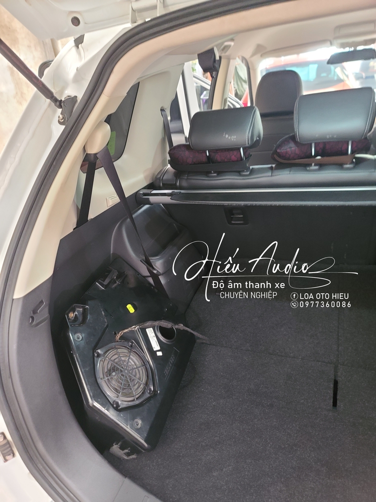 Mitsubishi Outlander nâng cấp âm thanh JBL made in Usa và Bose made in Germany.