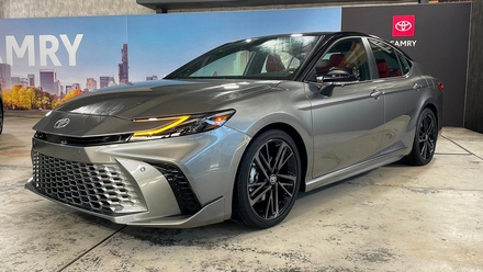 Toyota Camry 2025 12.jpg