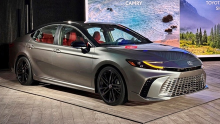 Toyota Camry 2025 2.jpg