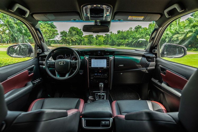 Mitsubishi Pajero Sport Black Edition về đại lý, bổ sung trang bị, giá không đổi Mitsubishi Pajero Sport Black Edition về đại lý, bổ sung trang bị, giá không đổi