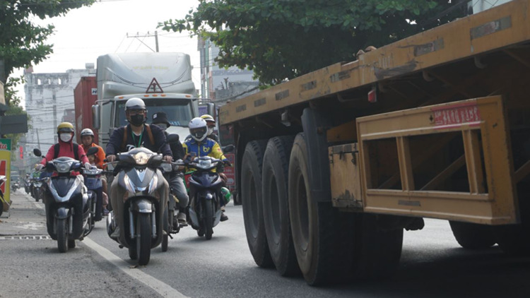 Ám ảnh 2 km đường "tử thần" ở Thủ Đức, chờ 8 năm chưa được mở rộng Ám ảnh 2 km đường "tử thần" ở Thủ Đức, chờ 8 năm chưa được mở rộng