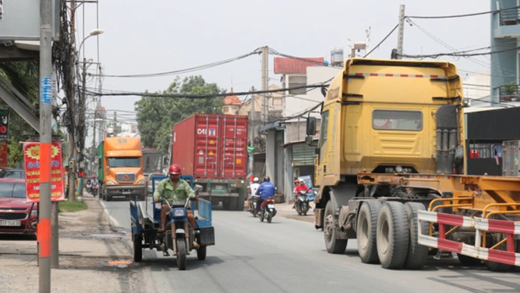 Ám ảnh 2 km đường "tử thần" ở Thủ Đức, chờ 8 năm chưa được mở rộng