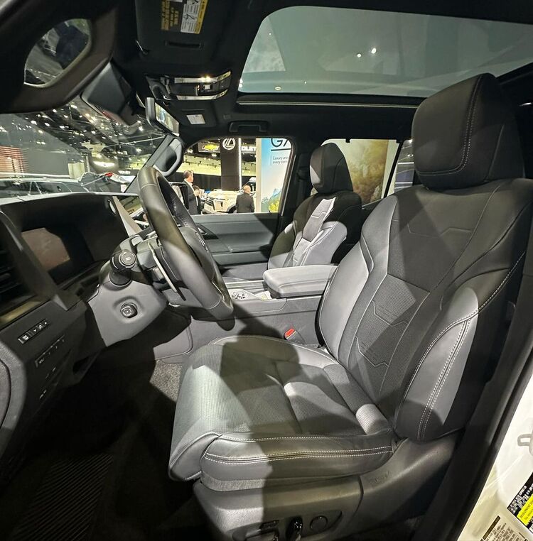 Lexus GX 550 2024 và LM 500H chính thức được đại lý chính hãng nhận đặt hàng (nhận cọc)