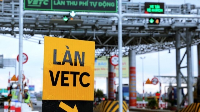 Bộ GTVT đề xuất mở rộng dịch vụ thu phí không dừng tại cảng hàng không