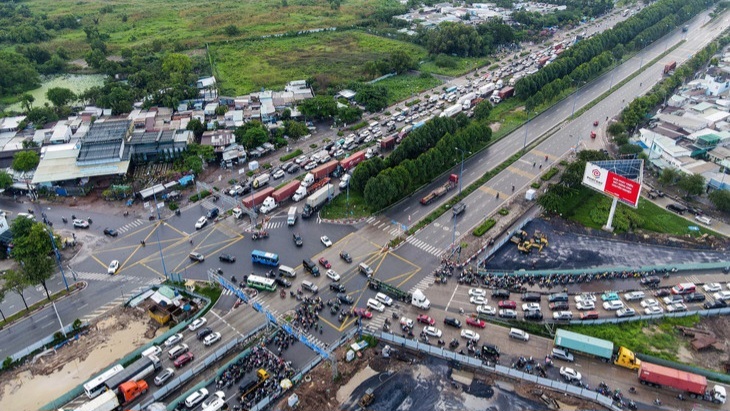 Yêu cầu kiểm tra tổ chức giao thông, rào chắn ở nút giao An Phú, đường Lương Định Của