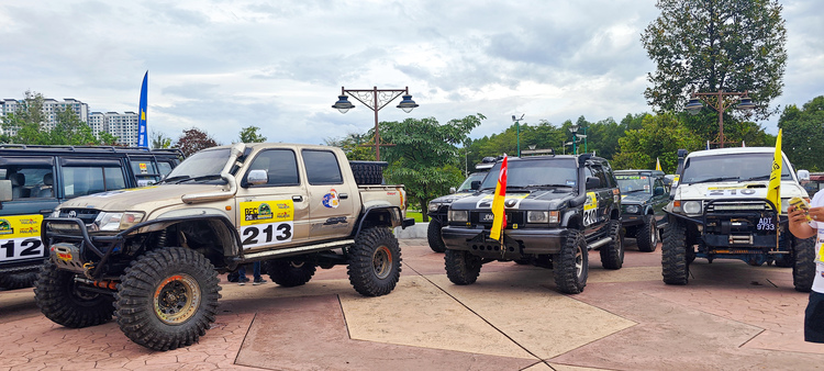 Đội Việt Nam chinh phục Rainforest Challenge 2023 tại Malaysia