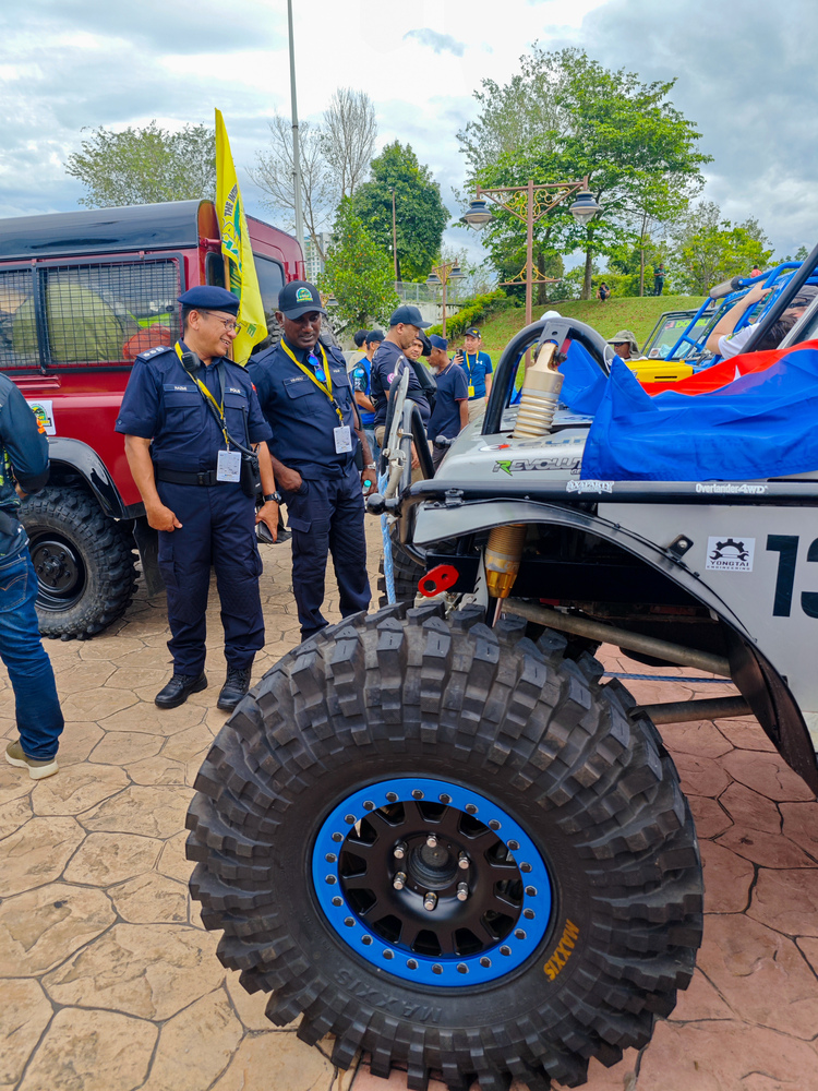 Đội Việt Nam chinh phục Rainforest Challenge 2023 tại Malaysia