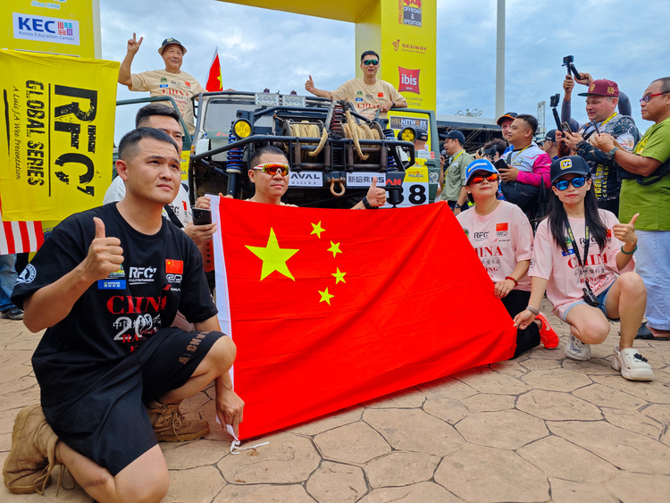 Đội Việt Nam chinh phục Rainforest Challenge 2023 tại Malaysia