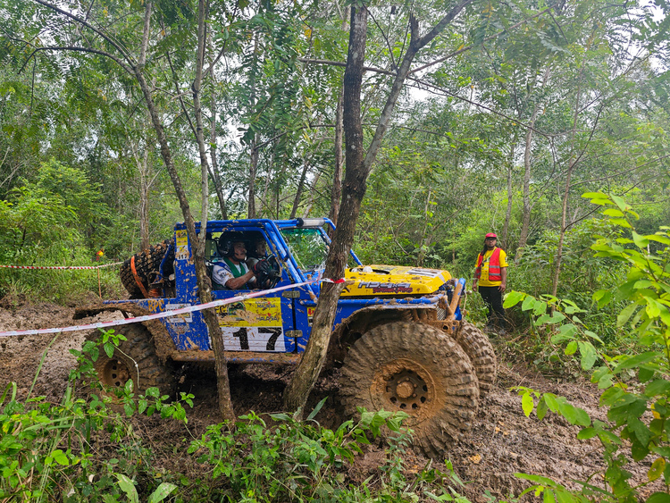 Đội Việt Nam chinh phục Rainforest Challenge 2023 tại Malaysia