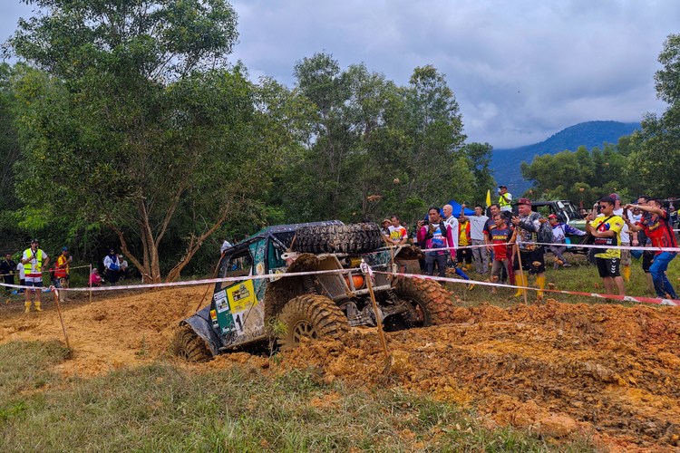 Đội Việt Nam chinh phục Rainforest Challenge 2023 tại Malaysia