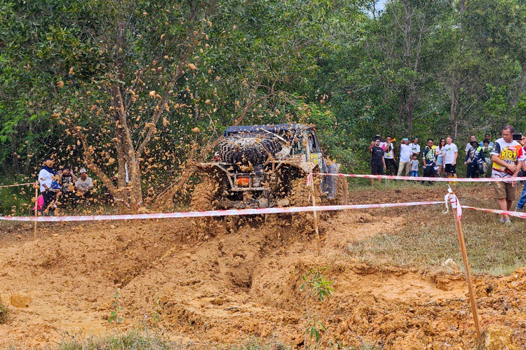 Đội Việt Nam chinh phục Rainforest Challenge 2023 tại Malaysia