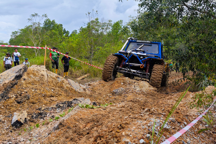 Đội Việt Nam chinh phục Rainforest Challenge 2023 tại Malaysia