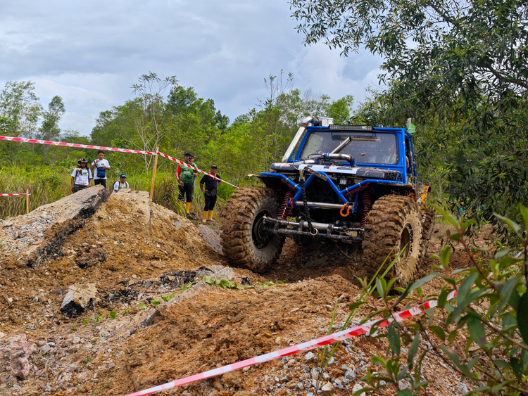 Đội Việt Nam chinh phục Rainforest Challenge 2023 tại Malaysia