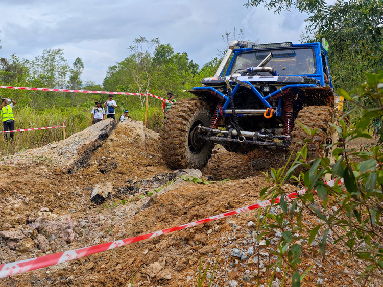 Đội Việt Nam chinh phục Rainforest Challenge 2023 tại Malaysia