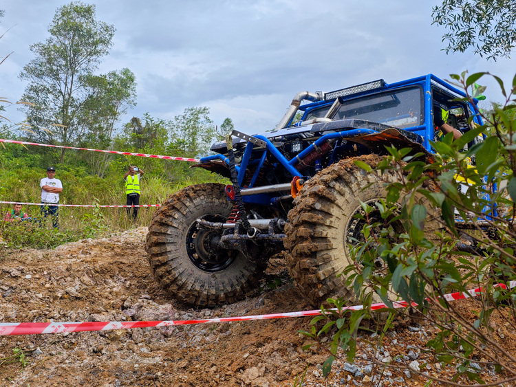 Đội Việt Nam chinh phục Rainforest Challenge 2023 tại Malaysia