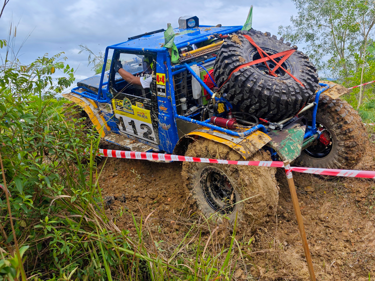 Đội Việt Nam chinh phục Rainforest Challenge 2023 tại Malaysia