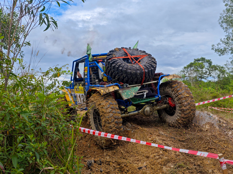 Đội Việt Nam chinh phục Rainforest Challenge 2023 tại Malaysia