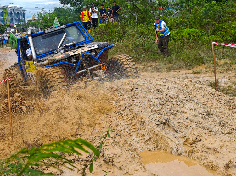 Đội Việt Nam chinh phục Rainforest Challenge 2023 tại Malaysia