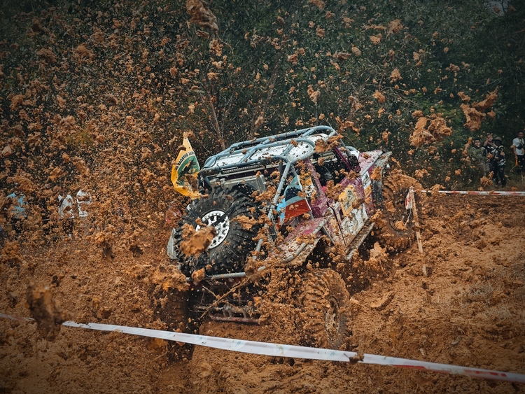 Đội Việt Nam chinh phục Rainforest Challenge 2023 tại Malaysia Đội Việt Nam chinh phục Rainforest Challenge 2023 tại Malaysia
