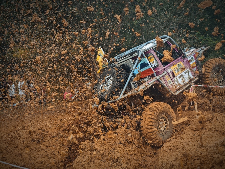 Đội Việt Nam chinh phục Rainforest Challenge 2023 tại Malaysia Đội Việt Nam chinh phục Rainforest Challenge 2023 tại Malaysia