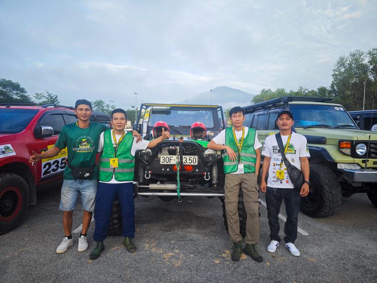 Đội Việt Nam chinh phục Rainforest Challenge 2023 tại Malaysia