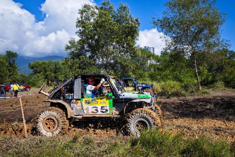 Đội Việt Nam chinh phục Rainforest Challenge 2023 tại Malaysia