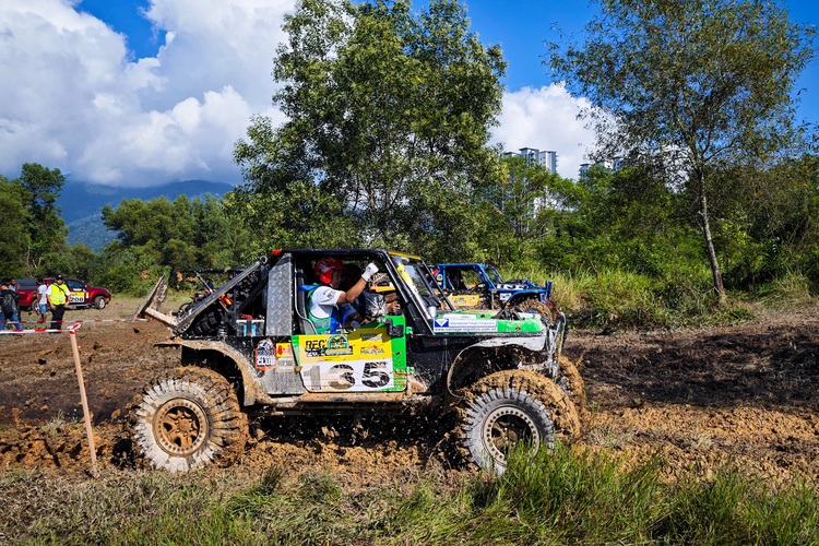 Đội Việt Nam chinh phục Rainforest Challenge 2023 tại Malaysia