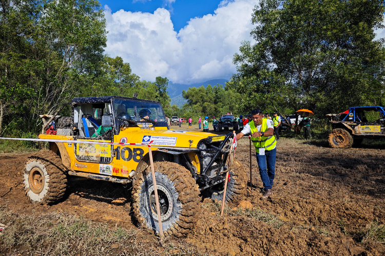 Đội Việt Nam chinh phục Rainforest Challenge 2023 tại Malaysia