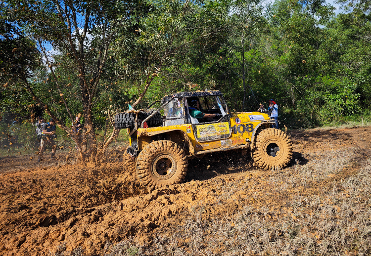 Đội Việt Nam chinh phục Rainforest Challenge 2023 tại Malaysia