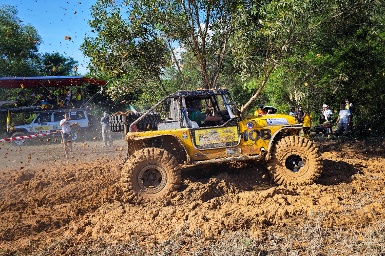 Đội Việt Nam chinh phục Rainforest Challenge 2023 tại Malaysia