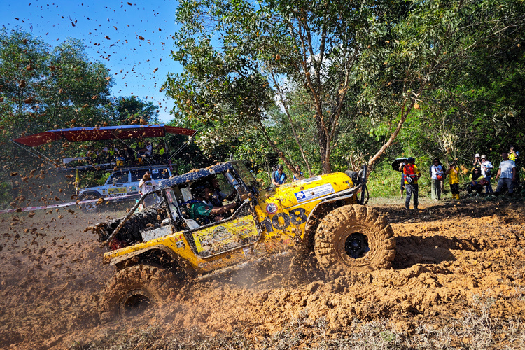 Đội Việt Nam chinh phục Rainforest Challenge 2023 tại Malaysia