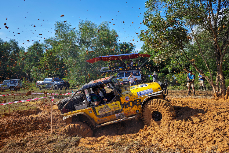 Đội Việt Nam chinh phục Rainforest Challenge 2023 tại Malaysia