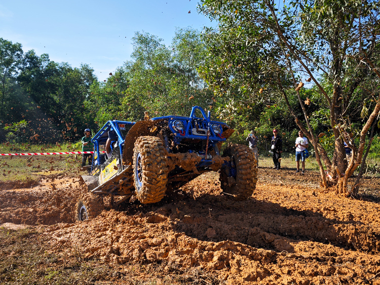 Đội Việt Nam chinh phục Rainforest Challenge 2023 tại Malaysia