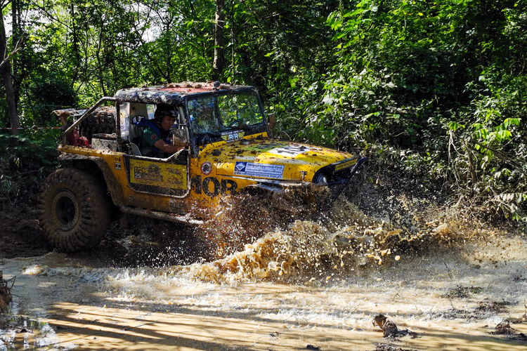 Đội Việt Nam chinh phục Rainforest Challenge 2023 tại Malaysia