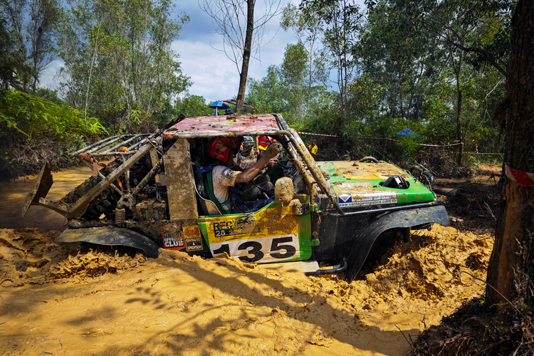 Đội Việt Nam chinh phục Rainforest Challenge 2023 tại Malaysia