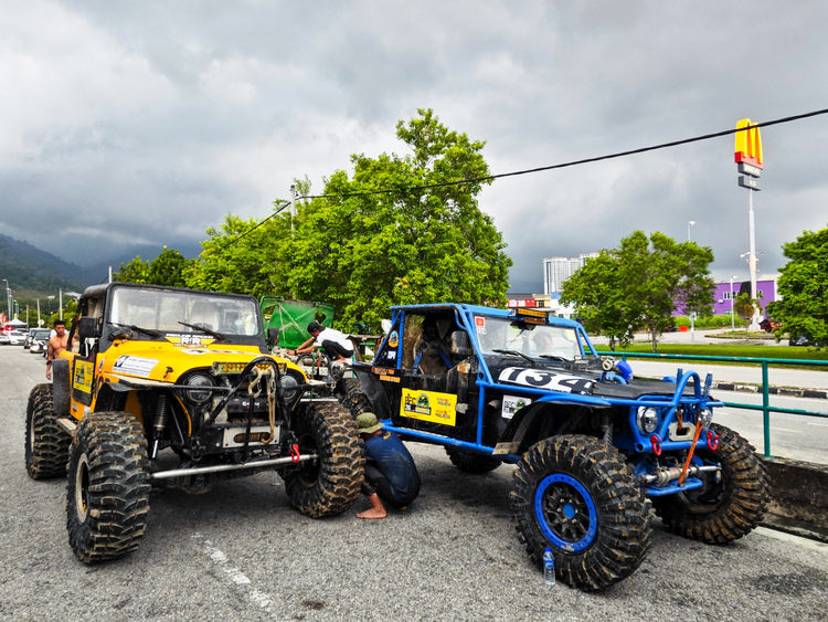 Đội Việt Nam chinh phục Rainforest Challenge 2023 tại Malaysia