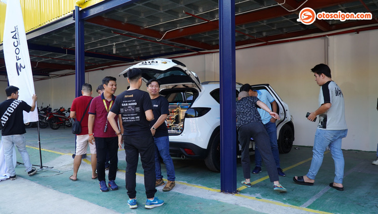 Hơn 100 thành viên và 70 xe Hội Mazda CX8 – Smile Club đã tham gia offline tìm hiểu cách âm chống ồn và âm thanh xe hơi