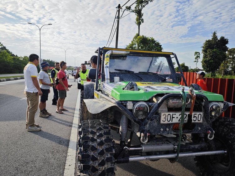 Đội Việt Nam chinh phục Rainforest Challenge 2023 tại Malaysia