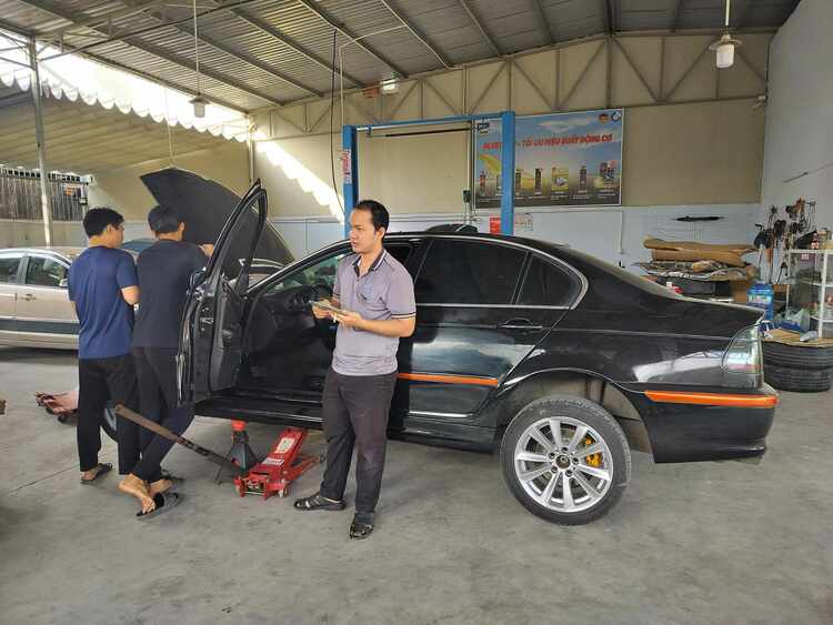 GARAGE TÍN PHÁT. 2/117 Đường Số 8,Bình Hưng Hòa,Bình Tân (Đối diện Aeon Tân Phú).