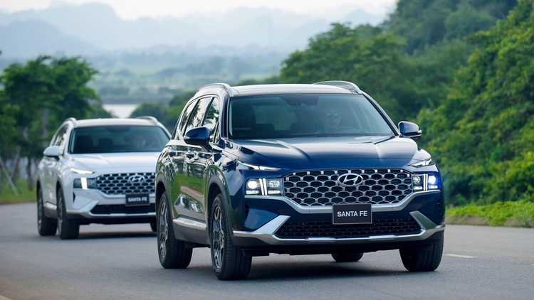 Sau 2 tháng giảm giá, Hyundai Santa Fe và Tucson tăng giá trở lại 30-90 triệu đồng