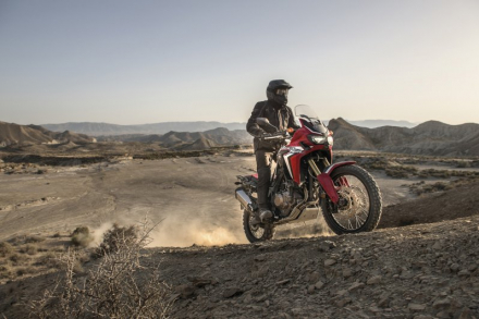 2016_CRF1000L_Africa_Twin_Action1.jpg