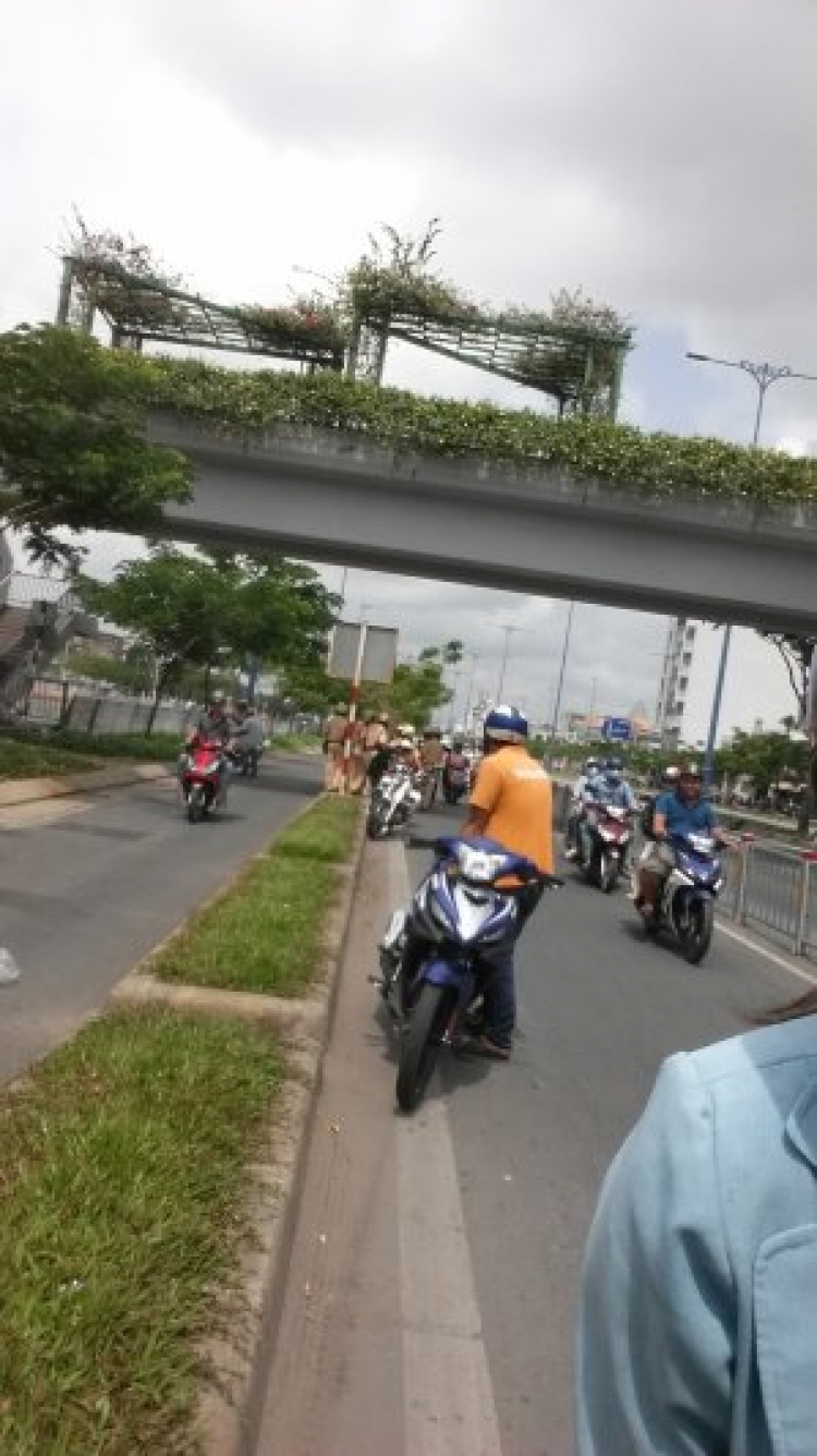 Lúc này trên đường Võ Văn Kiệt Lúc này trên đường Võ Văn Kiệt