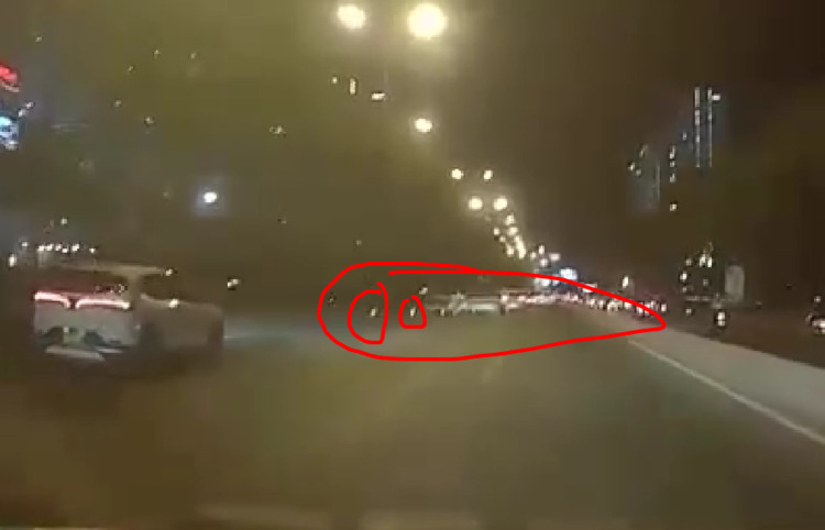 Sự cẩu thả của đơn vị thi công tuyến Metro Xa Lộ Hà Nội gây tai nạn cho xe lưu thông Sự cẩu thả của đơn vị thi công tuyến Metro Xa Lộ Hà Nội gây tai nạn cho xe lưu thông