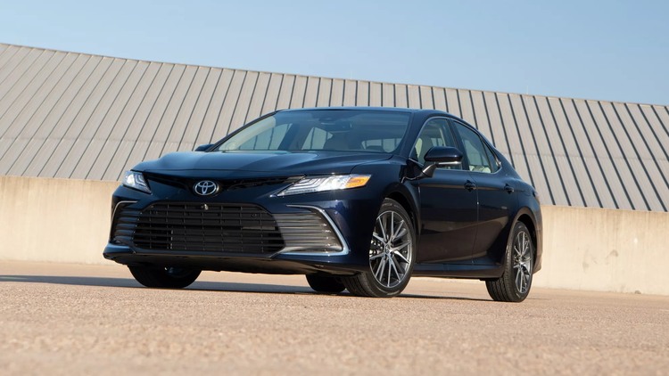 Toyota thu hồi hơn 1,1 triệu xe vì lỗi túi khí