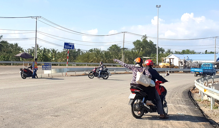 Cao tốc Mỹ Thuận - Cần Thơ thông xe hai chiều, xe cộ tấp nập ngày cuối năm