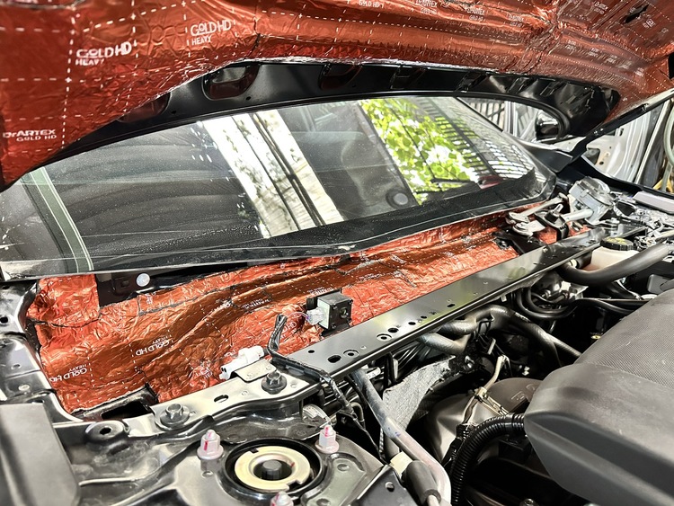 Mazda 3 Với Cấu Hình Âm Thanh Audible Physics Kết Hợp Với RockPower Kèm Với Đó Là Cách Âm Full Xe Thương Hiệu DrARTEX